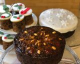 A picture of step 9 of Easy Last Minute Christmas Cake.