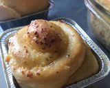Foto langkah ke 8 dari resep Cheesy garlic roll bread.