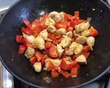 Une image de l'étape 10 de Poulet aux poivrons rouges crème et parmesan.