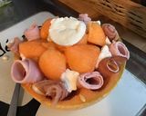 Une image de l'étape 5 de Melon aux deux jambons,mozzarella di buffala et basilic.
