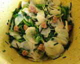 Foto del paso 3 de la receta: Sopa de hojas de puerro (parte verde) con patata