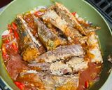 Foto langkah ke 3 dari resep Tumis Sarden Tomat Kemangi.