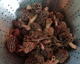 Foto del paso 3 de la receta: Guisado con morchellas 🍄🍄🍖🍅🍷