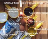 Gambar langkah 1 resipi MOIST CHOCOLATE CAKE (tak guna mixer).
