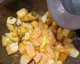 A picture of step 3 of Leftover Idli Podi Tadka.