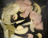 Foto del paso 2 de la receta: Patatas guisadas con pollo 🥔 🐔 fáciles