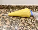 Foto del paso 1 de la receta: Pastel con peras en almíbar y crema sin gluten