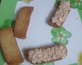 A picture of step 4 of Rusk Paneer Toast.