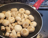 Foto del paso 4 de la receta: Conejo guisado con patatas fritas y champiñones
