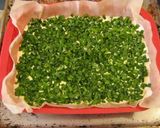 Фото кроку 2 до Заливной пирог с яйцами и зеленым луком.