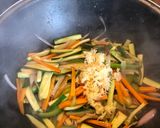 Szezámmagos üvegtészta zöldségekkel és csirkemellel recept fázis 3 fotója