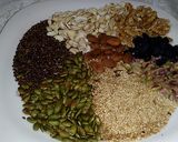 सेहत भरे बीज और ड्राई फ्रूट्स (SEhat bhare beej aur dry fruits recipe in Hindi) रेसिपी चरण 2 फोटो