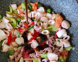 Foto langkah ke 9 dari resep Tumis cumi pelangi.