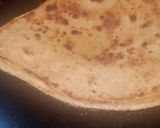A picture of step 4 of Masala parantha.