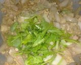รูปขั้นตอนการทำที่ 5 ของ ผัดผงกะหรี่ไก่ใส่ผักกาดขาว : Stir-fried chicken with curry powder and Chinese cabbage