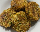 Foto langkah ke 5 dari resep Martabak Mie Kornet.