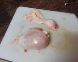 Foto del paso 1 de la receta: Muslos de pollo asados en freidora de aire con papas arrugas y mojo