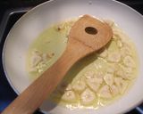 Foto del paso 3 de la receta: Tortillas cuadradas de gambas