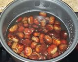 Foto del paso 1 de la receta: Castañas en almíbar con miel