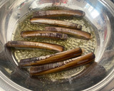 Foto del paso 2 de la receta: Navajas doradas a la plancha