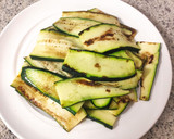 Foto del paso 4 de la receta: Lasaña de calabacín rápida con boloñesa de pollo con y sin Thermomix