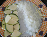 Foto del paso 1 de la receta: Arroz con gambas y calabacín