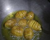 গার্লিক হ্যাসেল সেলবেক (garlic hassle back potatoes recipe in Bengali) রেসিপির ধাপ 1 ছবি
