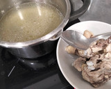 Foto del paso 1 de la receta: Consomé de pollo