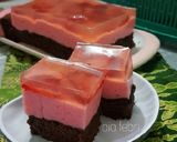 Foto langkah ke 4 dari resep Puding busa strawberi lapis cake coklat ala fe'.