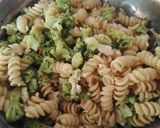 Foto del paso 4 de la receta: Ensalada de brócoli con fideos y pollo!!!