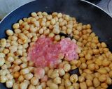 A picture of step 3 of Amritsari Chole.
