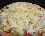 صورة لخطوة 4 من وصفة بيتزا بالأجبان 🧀🧀🍕🍕👌👍