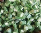 A picture of step 3 of Bhindi Aloo Fry.