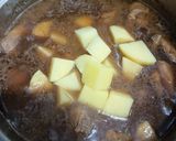 Foto langkah ke 4 dari resep 164. Semur Ayam Kentang.