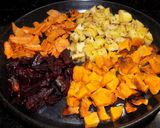 Foto del paso 5 de la receta: Cola de Raya al horno con zanahoria, remolacha, papa y calabaza