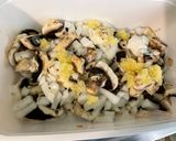 Une image de l'étape 6 de Champignons de Paris sautés à l’ail, oignon doux et coriandre fraîche.