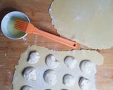 A picture of step 5 of Bocconotti Romani.