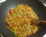 Une image de l'étape 4 de Nouilles chinoises sautées aux légumes.