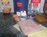Foto del paso 1 de la receta: Panqueque de jamón y queso (masa con tallo de perejil 🌱 😁)