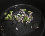 Foto del paso 3 de la receta: Pollo guisado con sofrito