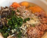 Hình bước làm 1 của món Nem rán (chả giò)