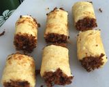 Foto langkah ke 5 dari resep Simple Beef Floss Roll Bun.