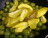 A picture of step 3 of Lasoory (gum berry) ka achar😋💚.