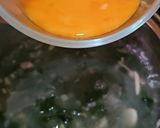 Gambar langkah 5 resipi Sup Pecah Telur dengan Wakame.