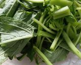 Foto langkah ke 1 dari resep Bening bayam bumbu cemplung.