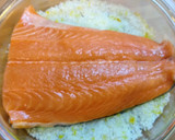 Foto del paso 2 de la receta: 123.🐟Salmón marinado con limón y jengibre🍋