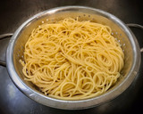 Foto del paso 2 de la receta: Spaghetti al limón con bonito del norte