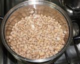 A picture of step 1 of PUCHERO DE POROTOS HALLADOS CON PRIETAS (Blood Sausage Stew with Cranberry Beans).