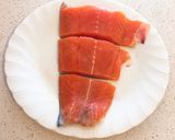 A picture of step 1 of Vietnamese Braised Salmon in Clay Pot (Cá Hồi Kho Tộ).