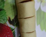 Hình bước làm 3 của món Bánh mì xúc xích hoa mai